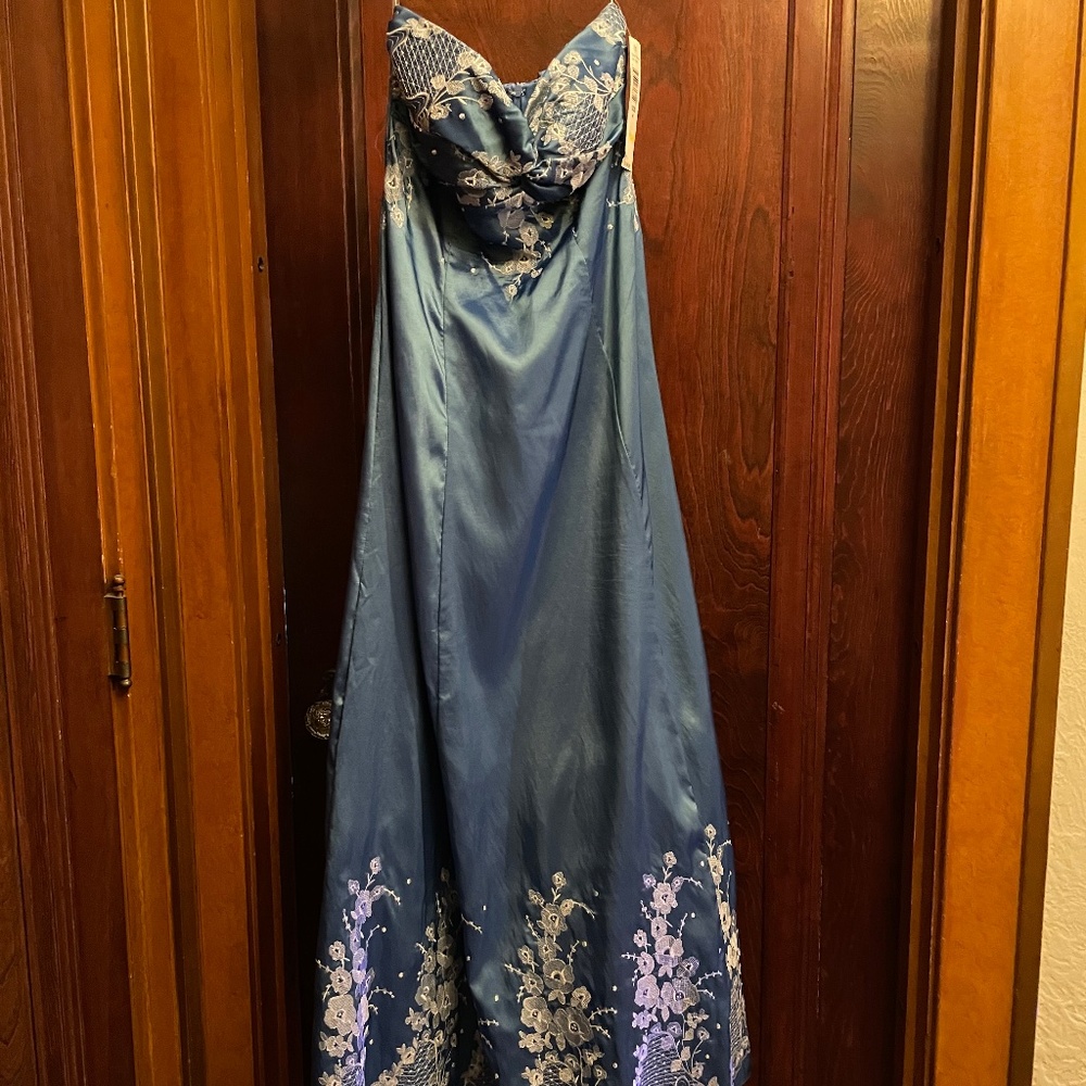 Onyx Nite strapless blue embroidered prom or formal gown.  Size 4
